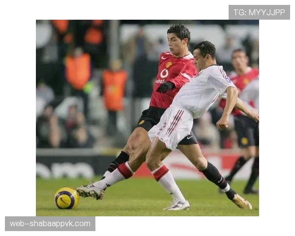 在欧冠框架下马尔蒂尼与内斯塔防线协作偏向体系分配趋势