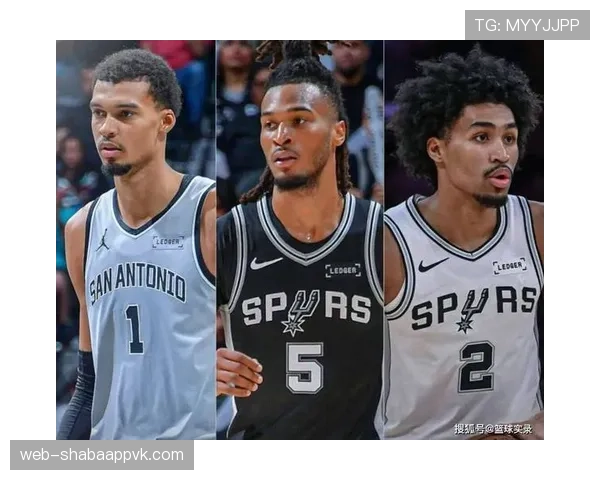 卡斯尔无球跑动制造防守混乱，拉开空间效率提升