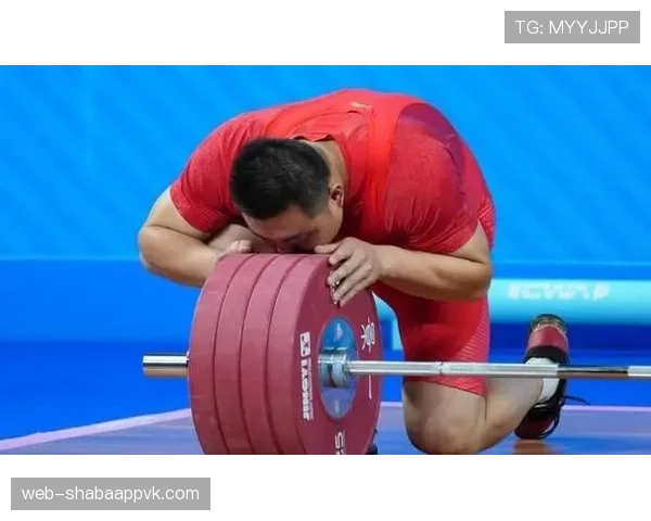 石智勇穿西装走球场那一刻，我还以为他要开发布会呢！