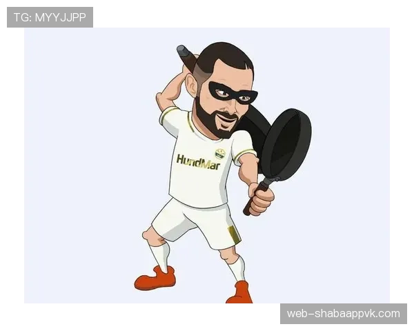 本泽马在皇马体系中的角色演变：从支点到核心