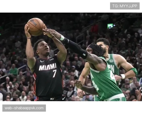 洛瑞挡拆创造出手机会，助三分命中率显著提升拉开差距